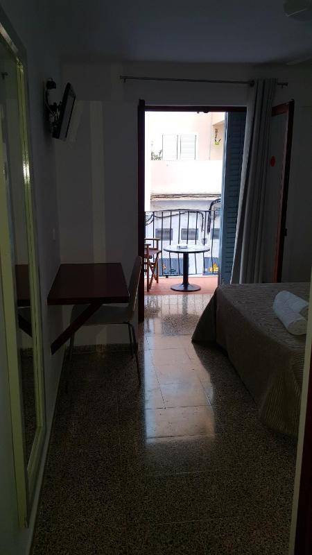 Double Room with Balcony image 3