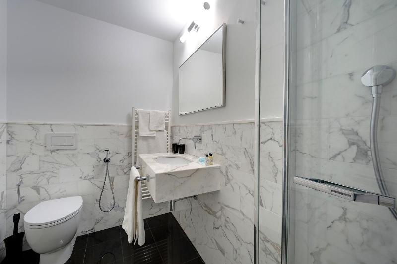 Superior Double Room image 4