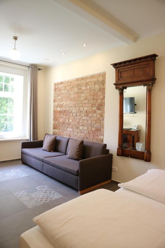 Deluxe Double Room image 2