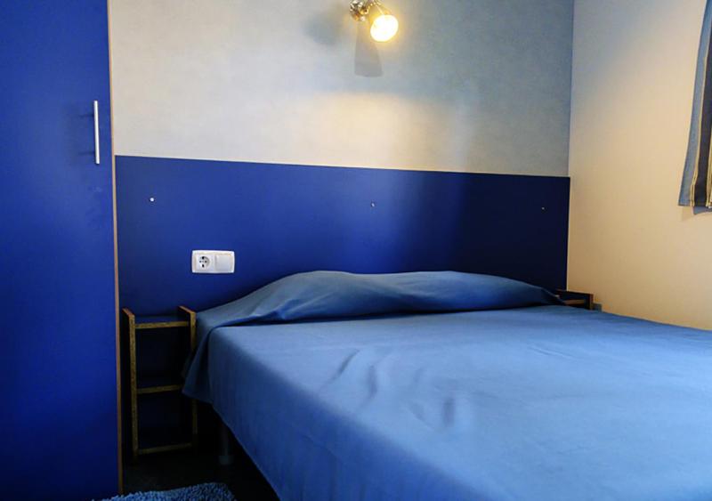 Mobile Home (2 Adults) image 4