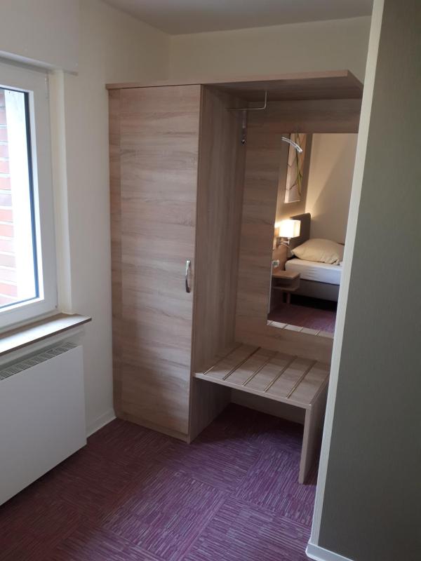 Economy Single Room image 4