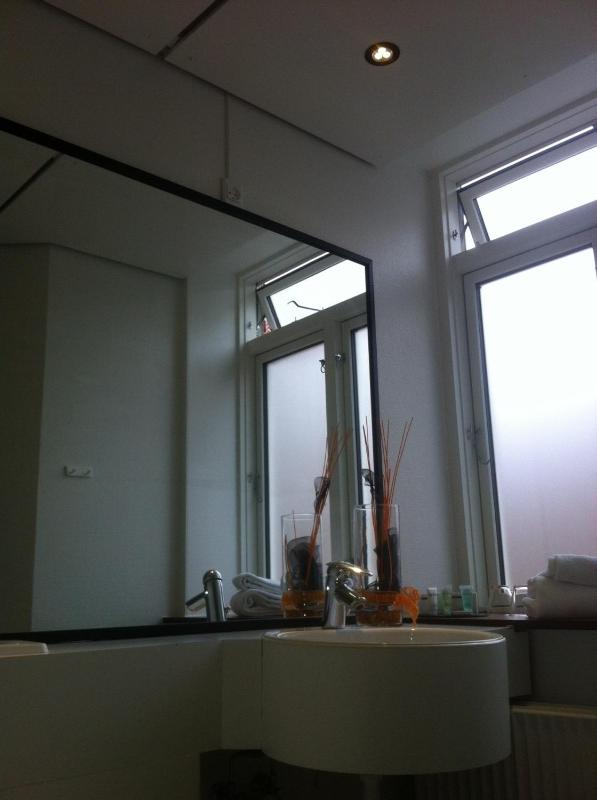 Large Double or Twin Room image 3