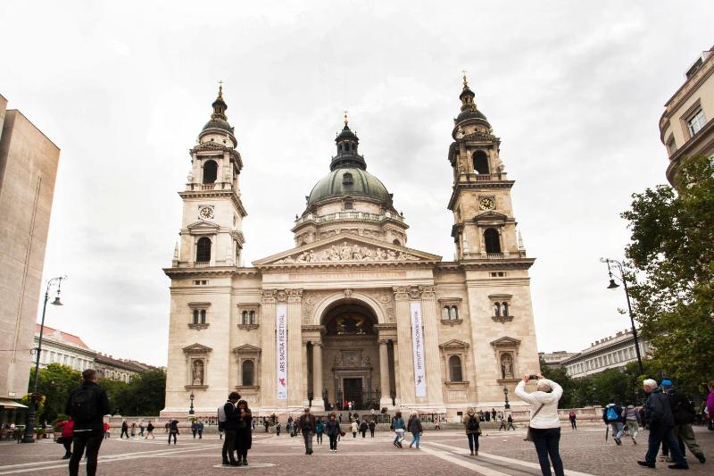 Ariel Studio Close to St. Stephen Basilica - image 12