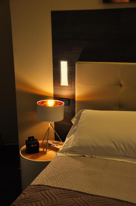 Deluxe Twin Room image 3