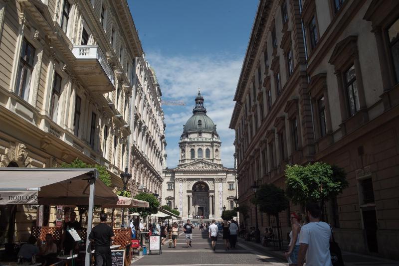 Ariel Studio Close to St. Stephen Basilica - image 9