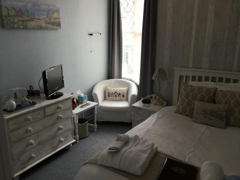 Single Room with Private External Bathroom image 1