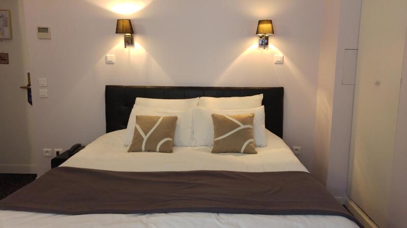 Standard Double Room with Shower image 4