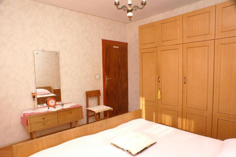 Three-Bedroom Apartment with Balcony and Sea View image 2