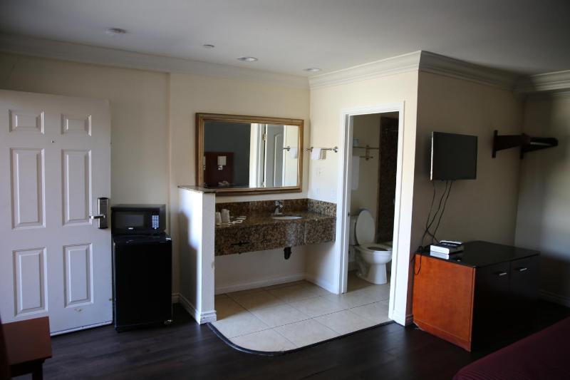 Deluxe Double Room image 2