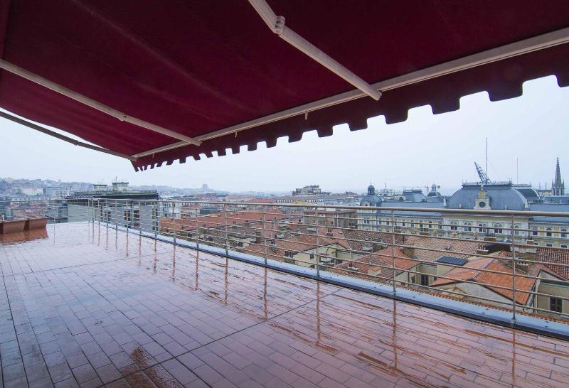 Apartment with Sea View image 2