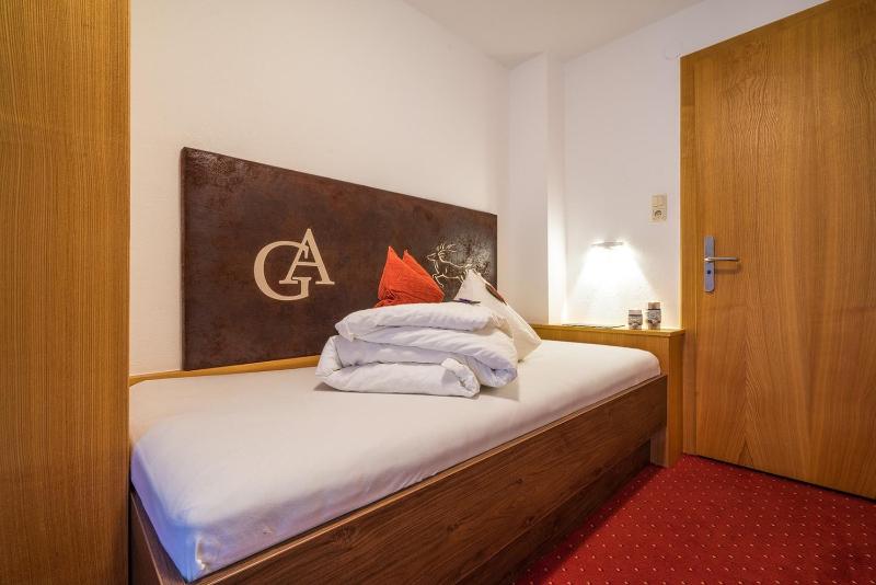 Standard Single Room with Balcony image 3