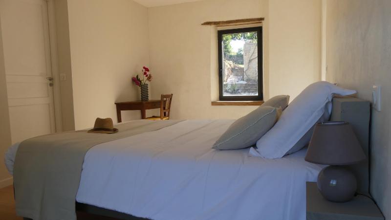 Queen Room - Disability Access image 1