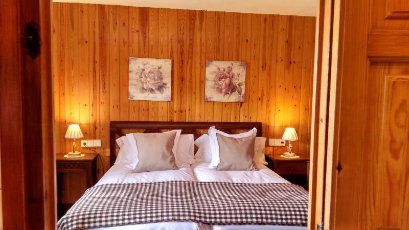 Queen Room with Balcony image 1