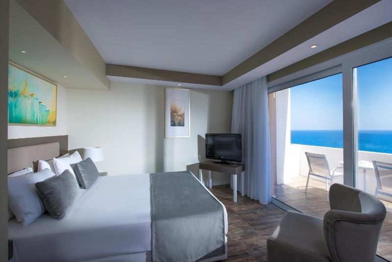 Double Room with Sea View image 1