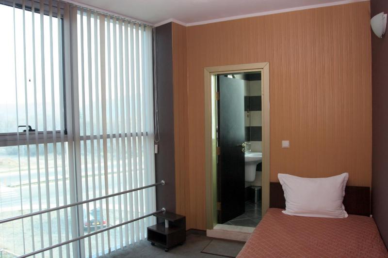 Single Room image 3