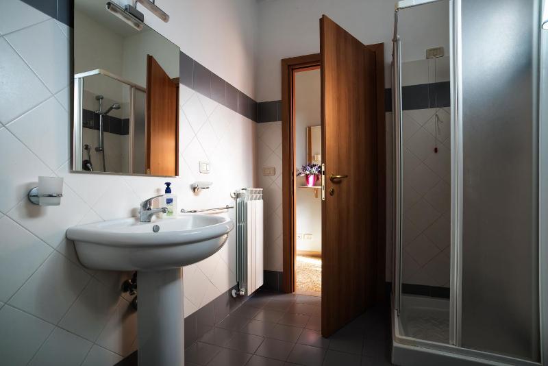 One-Bedroom Apartment image 2