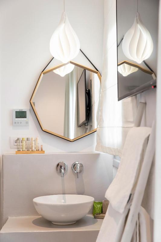 Superior Suite with Garden View image 1