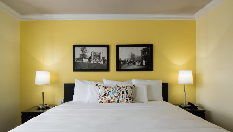 King Room image 3