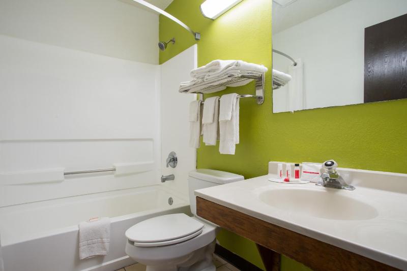 Queen Room - Non-Smoking image 1