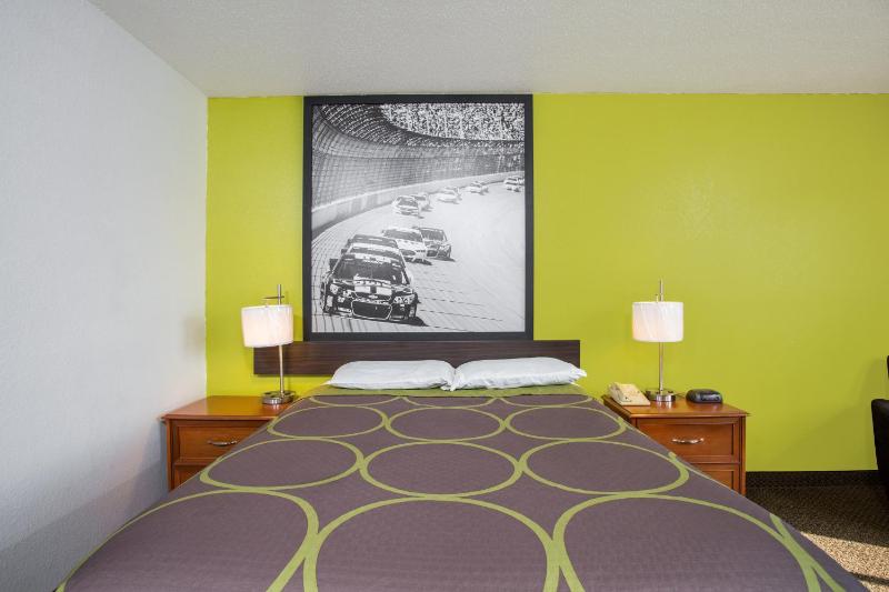 Queen Room - Non-Smoking image 4