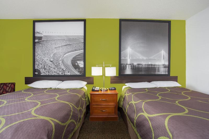 Double Room with Two Double Beds - Smoking image 4