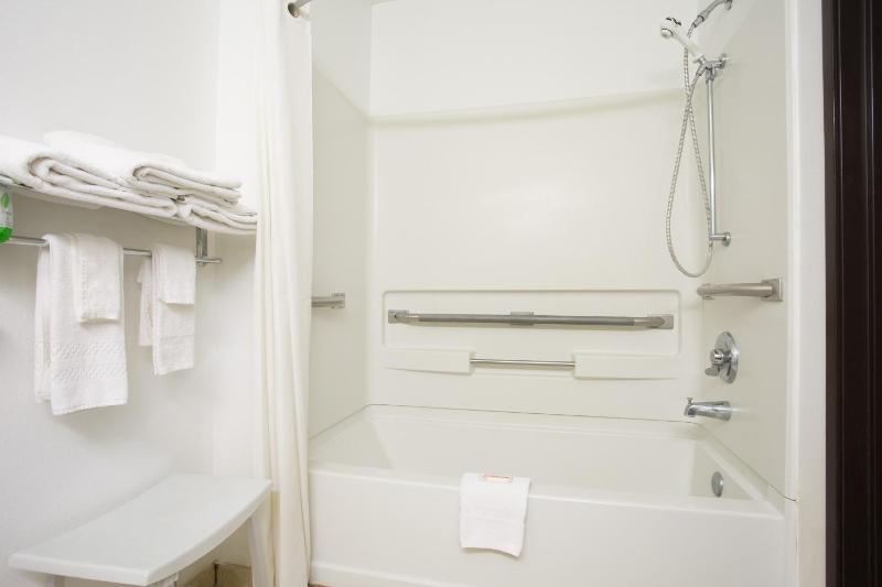 Queen Room - Non-Smoking image 3