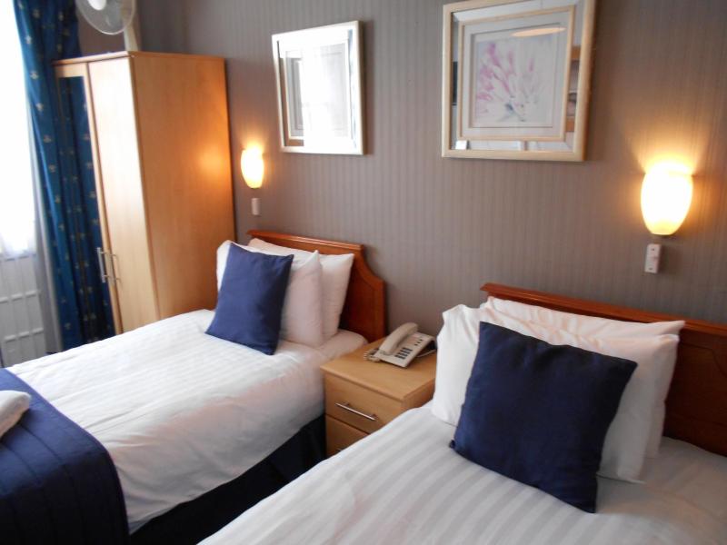 Single Room with Private Bathroom image 1