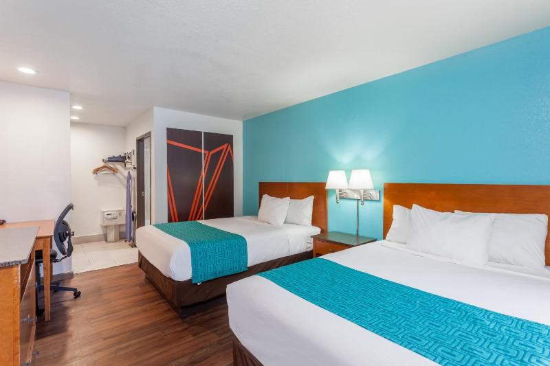 Queen Room with Two Queen Beds - Non-Smoking image 1