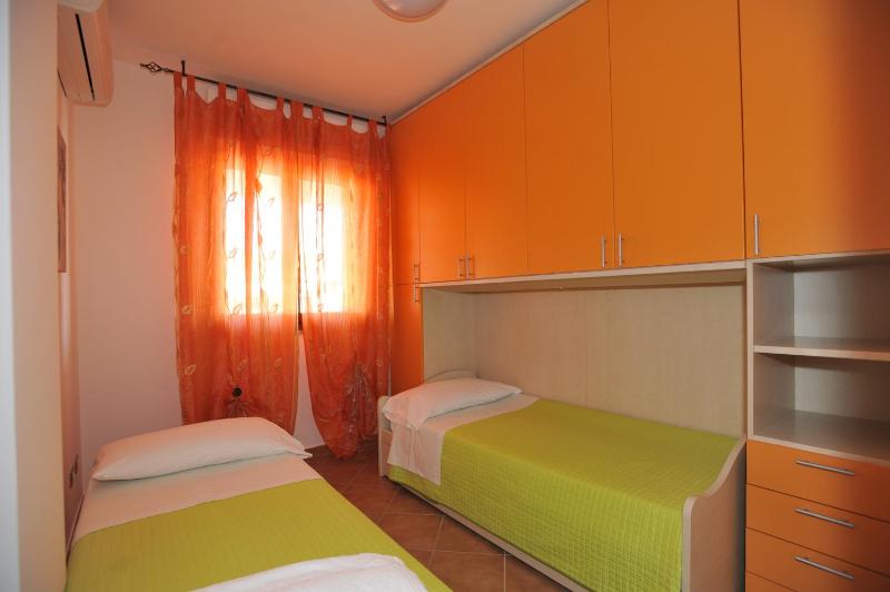 Two-Bedroom Apartment (4 Adults) with Sea View image 3