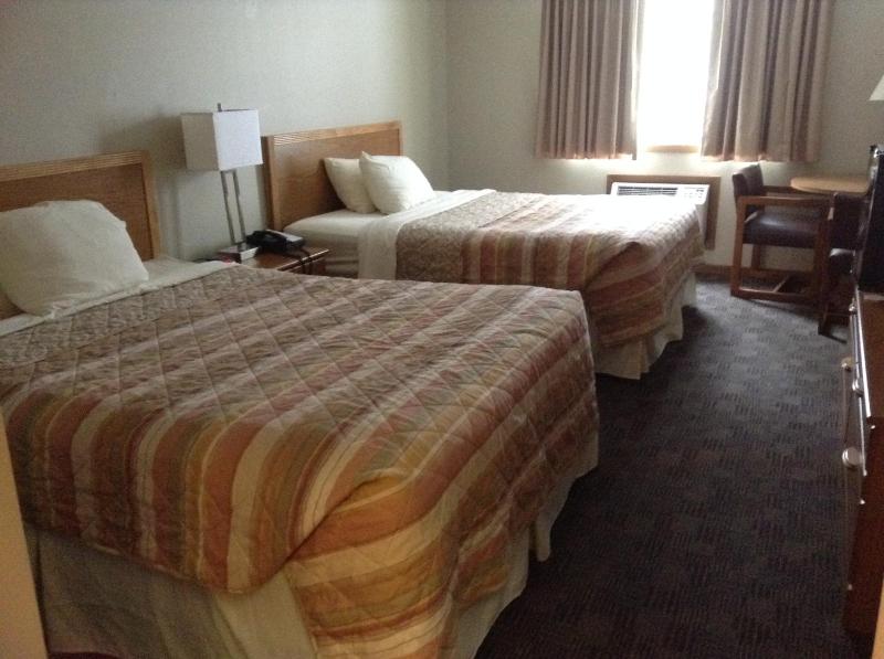 Queen Room with Two Queen Beds image 2