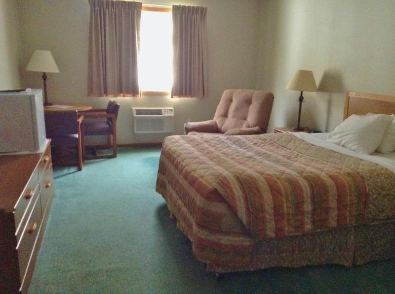 Queen Room image 4