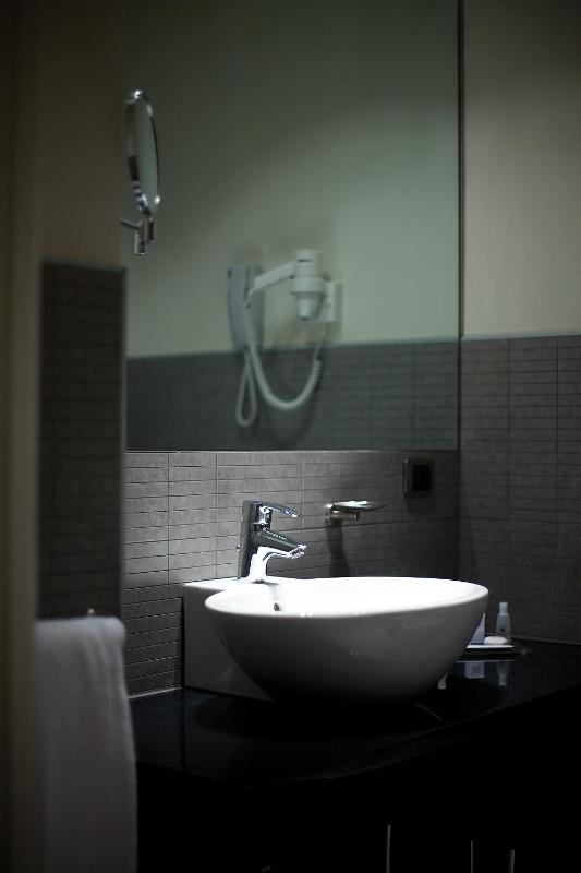 Double or Twin Room image 4