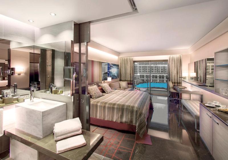 Deluxe Double Room with Garden View image 1