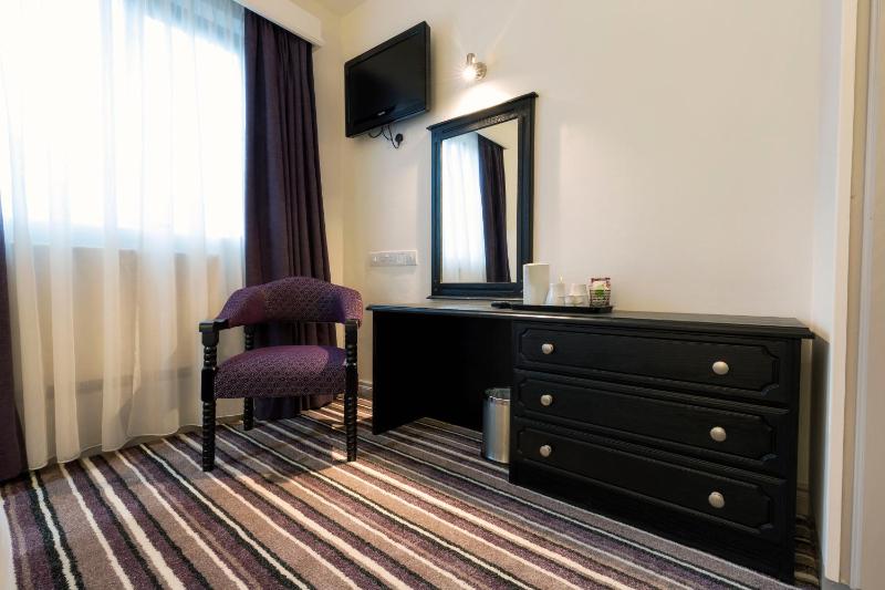 Deluxe King Room image 2