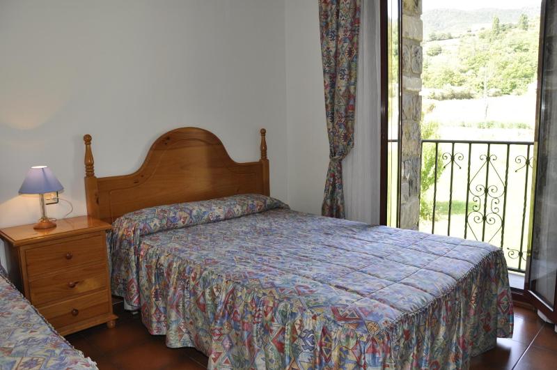 Twin Room image 2