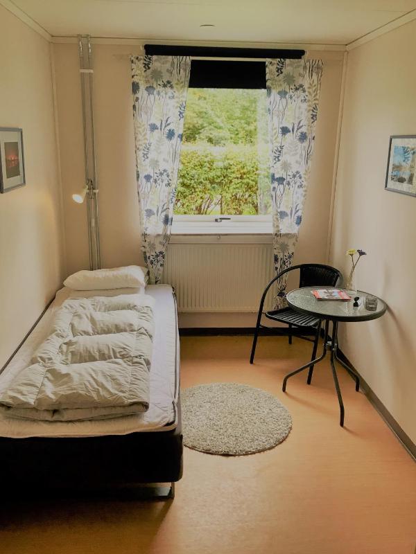 Single Room with Shared Bathroom image 1