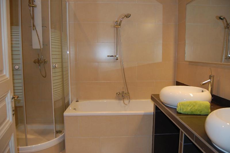 One-Bedroom Apartment Top 16 image 3