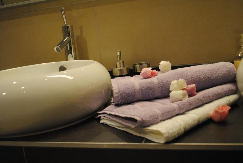 One-Bedroom Apartment Top 16 image 4