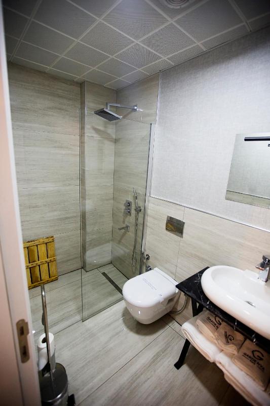 One-Bedroom Suite with Sofa Bed image 1