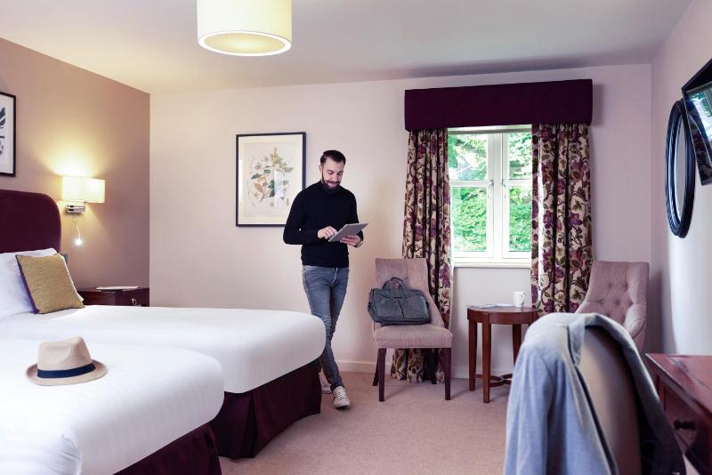 Standard Room with Two Zip Beds image 4