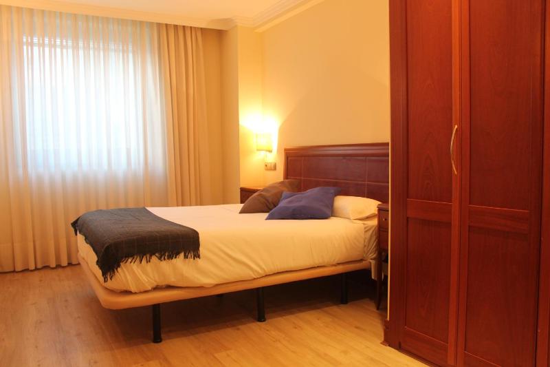 One-Bedroom Apartment image 4