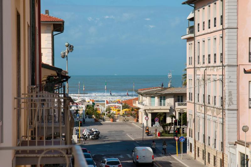 Attico con 2 camere in Via Vespucci - image 1