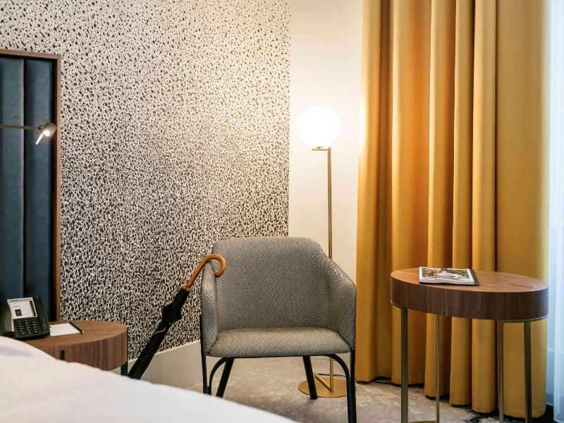 Executive King Room image 3