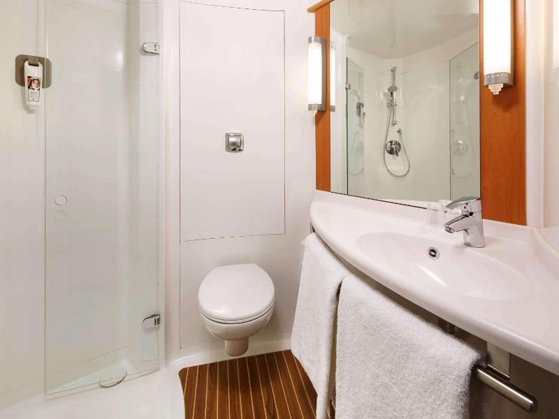 Standard Double Room image 2