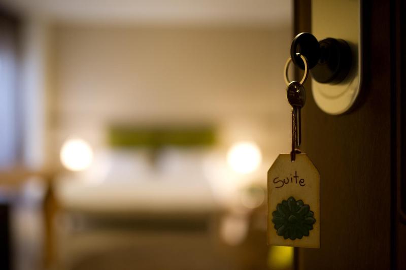 Large Double or Twin Room image 3
