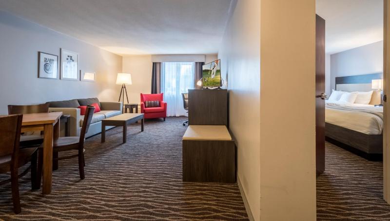 One-Bedroom Suite with Two Queen Beds - Non-Smoking image 4