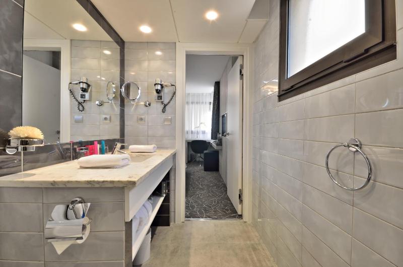 Junior Suite with Garden View image 1