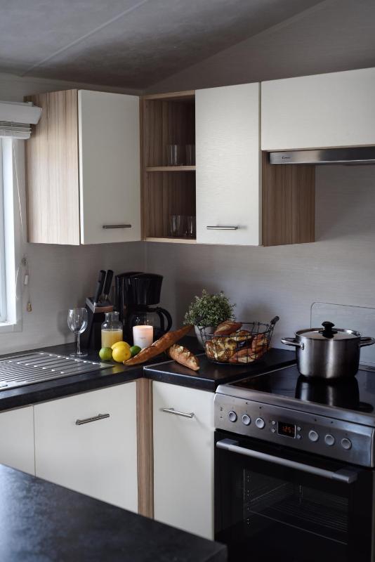 Mobile Home - Bed linen/Towels/Cleaning are not included image 4