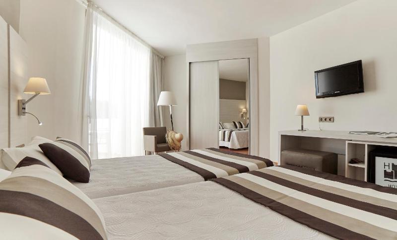 Double or Twin Room with Terrace image 3