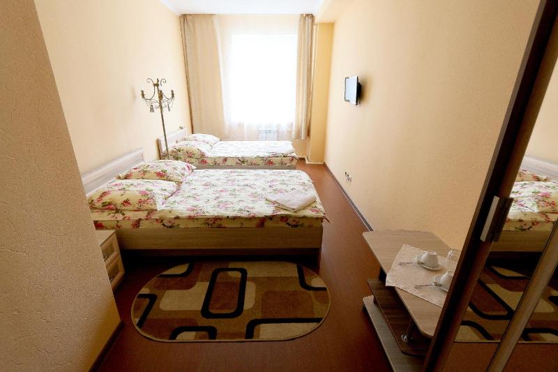 Twin Room image 3